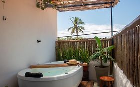 Nomad Palmeira Duplex com banheira aquecida,cama Queen, 5 min carro praia